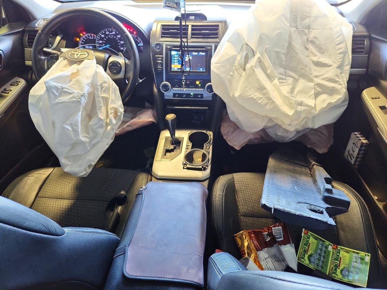 2012 TOYOTA CAMRY SE — Фото 8 из 12