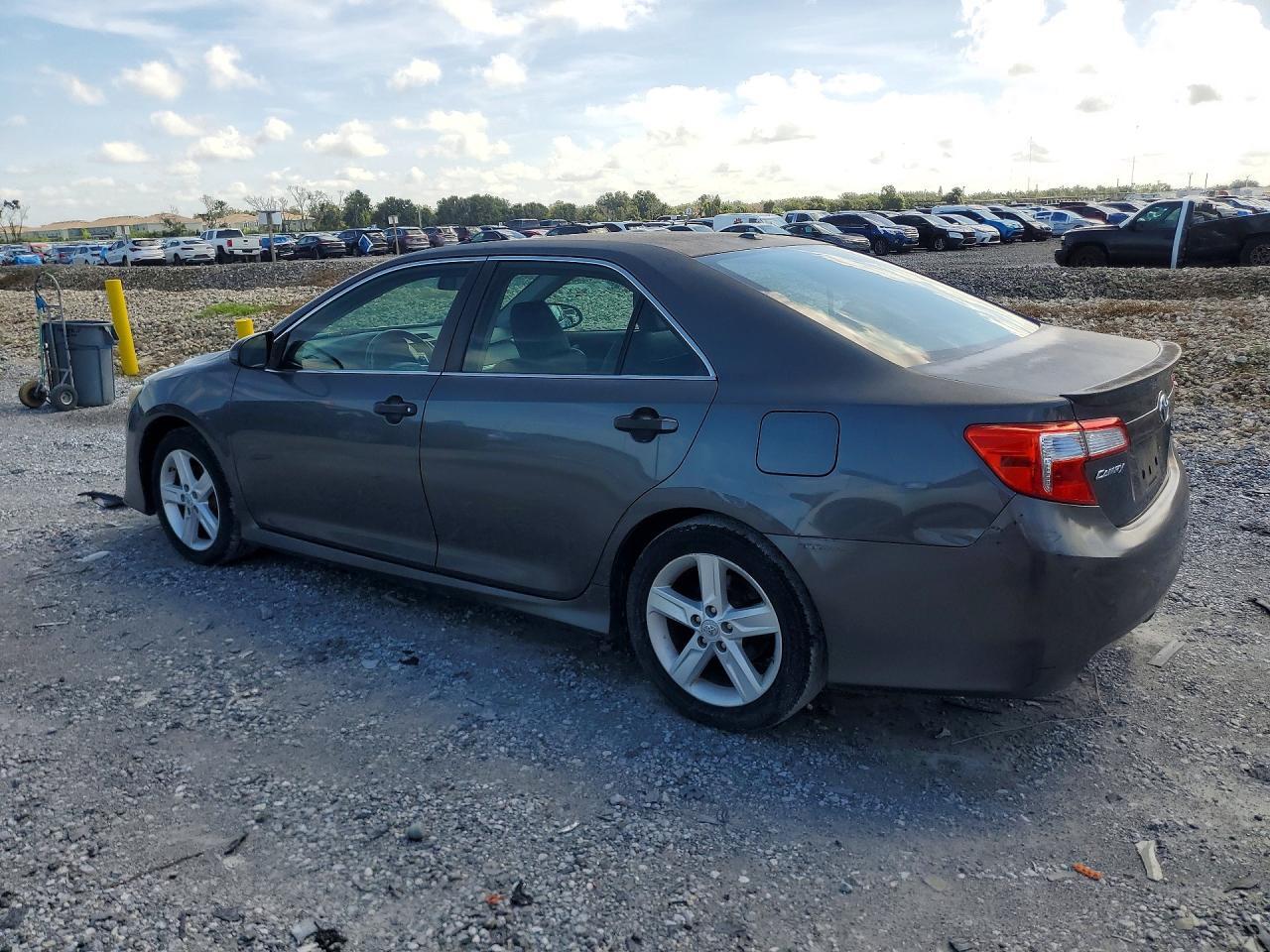 2012 TOYOTA CAMRY SE — Фото 2 из 12