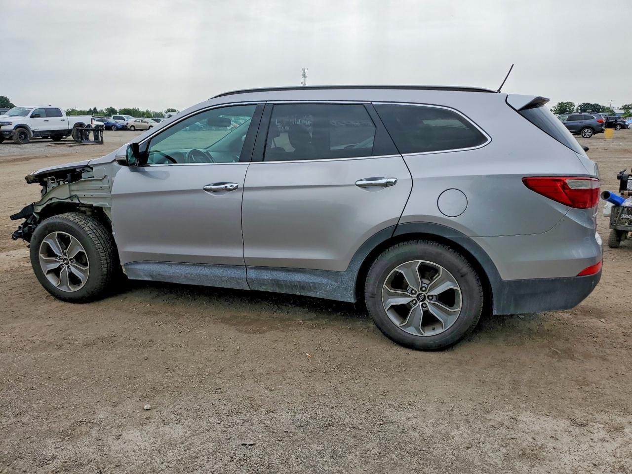 2016 HYUNDAI SANTA FE SE — Фото 2 из 13