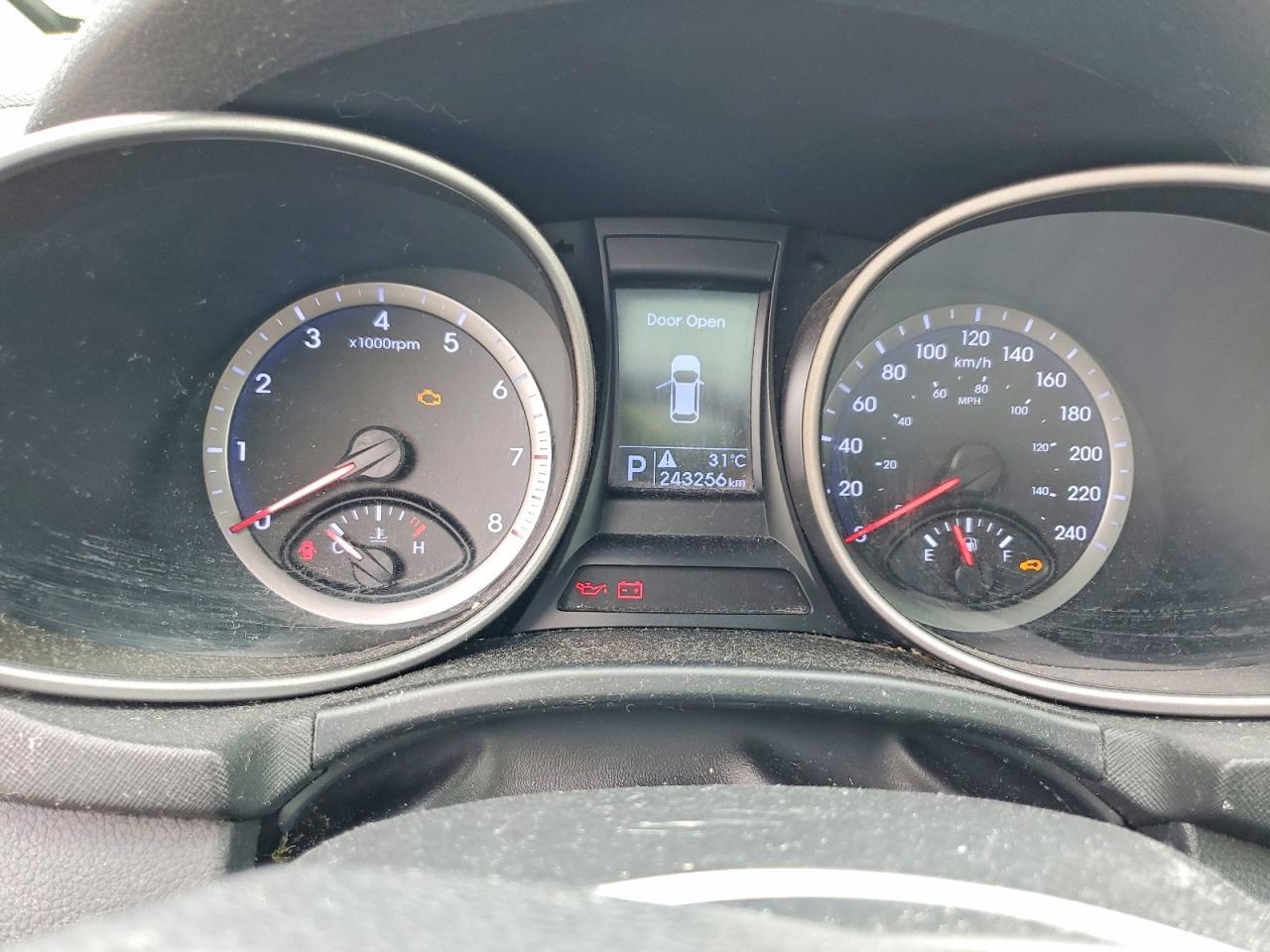 2016 HYUNDAI SANTA FE SE — Фото 9 из 13