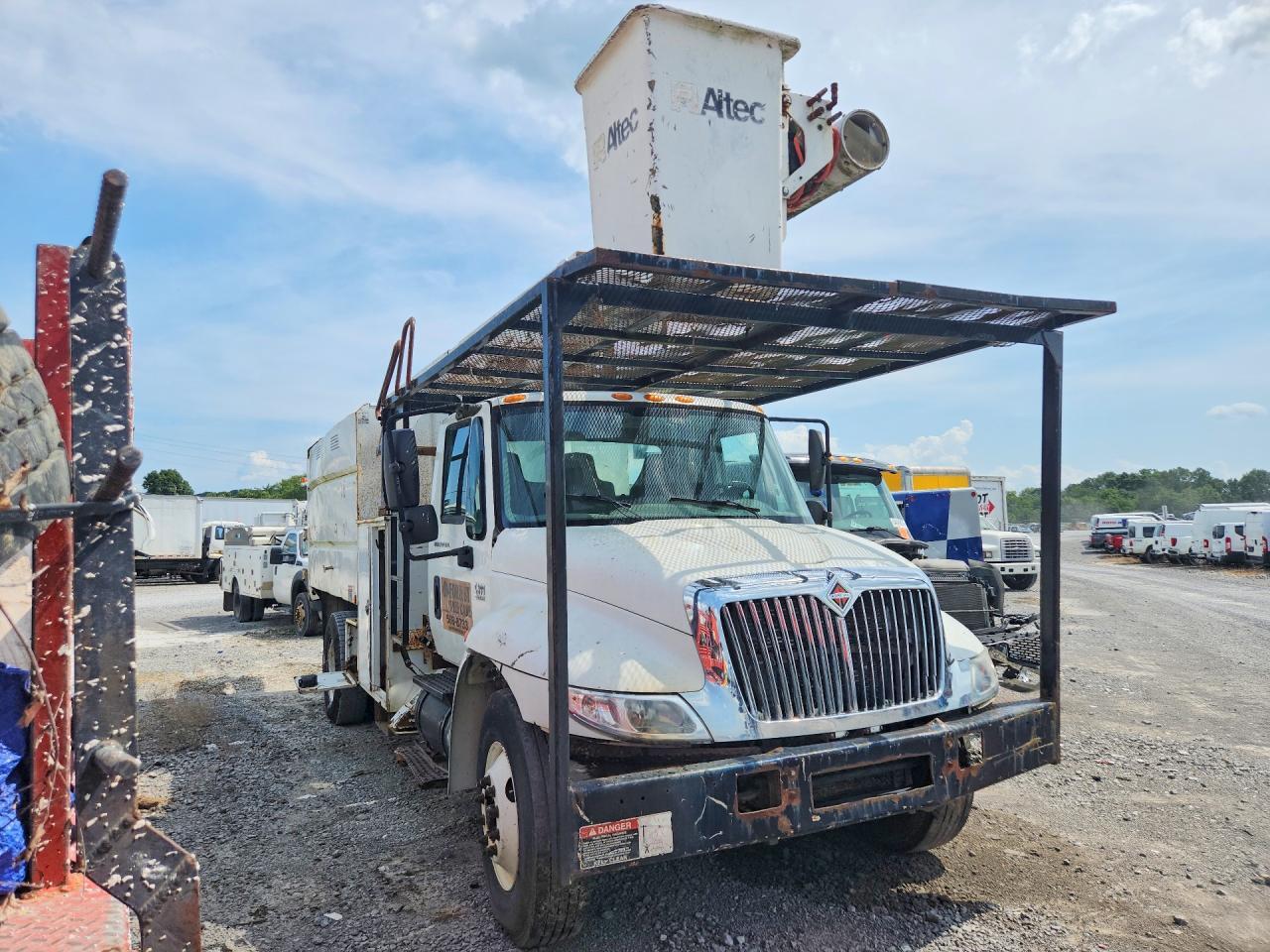2003 INTERNATIONAL 4300 FORESTRY BUCKET TRUCK — Фото 4 из 11