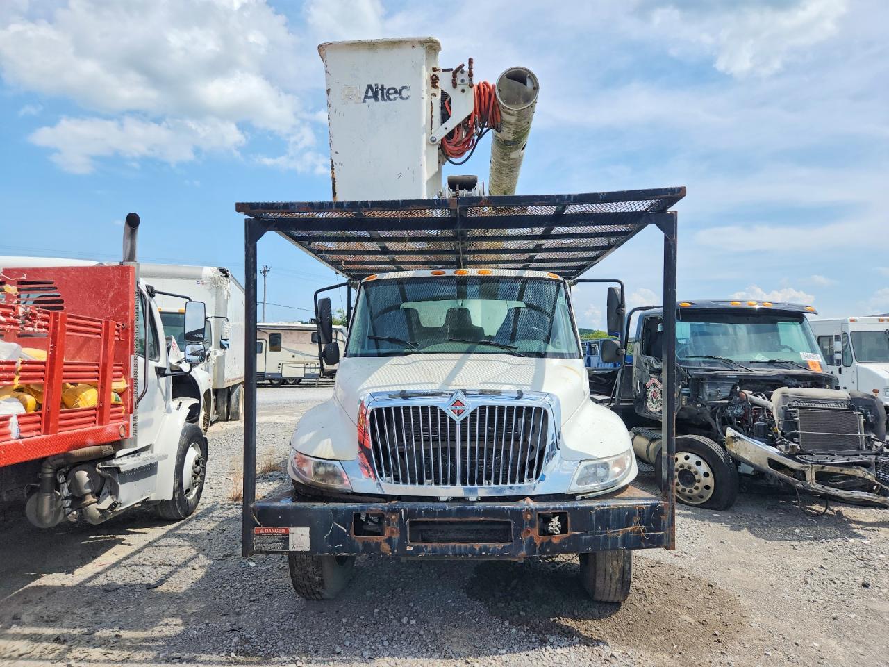 2003 INTERNATIONAL 4300 FORESTRY BUCKET TRUCK — Фото 5 из 11