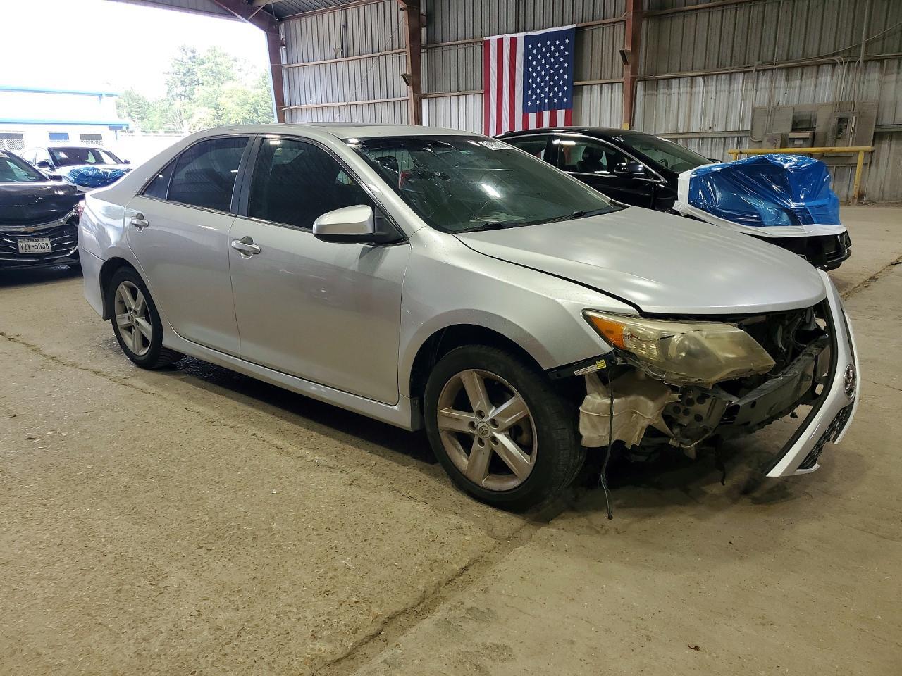 2012 TOYOTA CAMRY SE — Фото 4 из 12