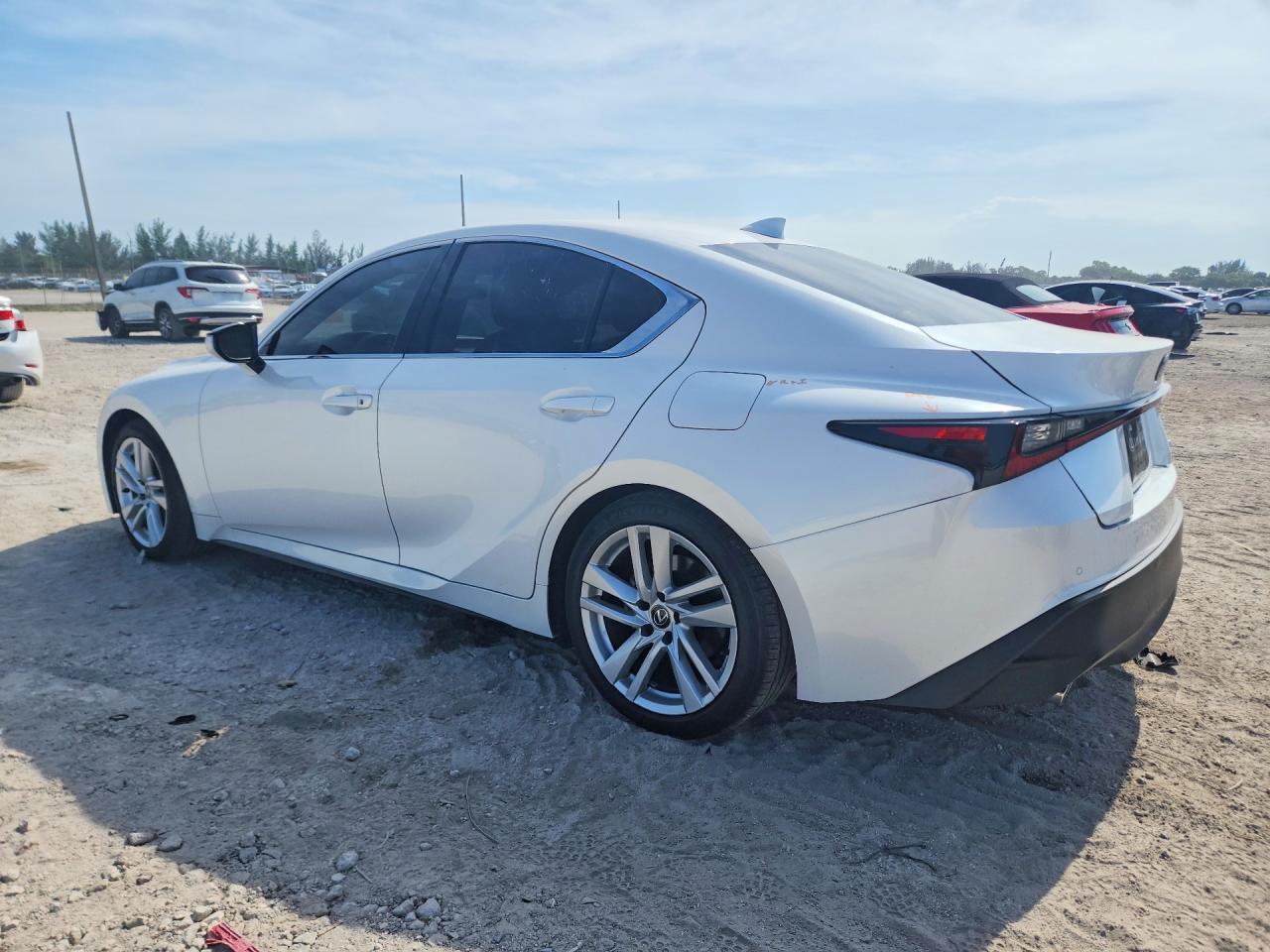 2024 LEXUS IS 300 BASE — Фото 2 из 13