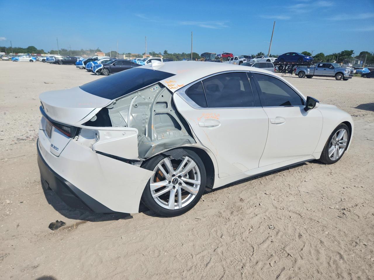 2024 LEXUS IS 300 BASE — Фото 3 из 13