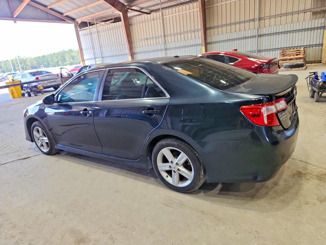 2012 TOYOTA CAMRY SE — Фото 2 из 12