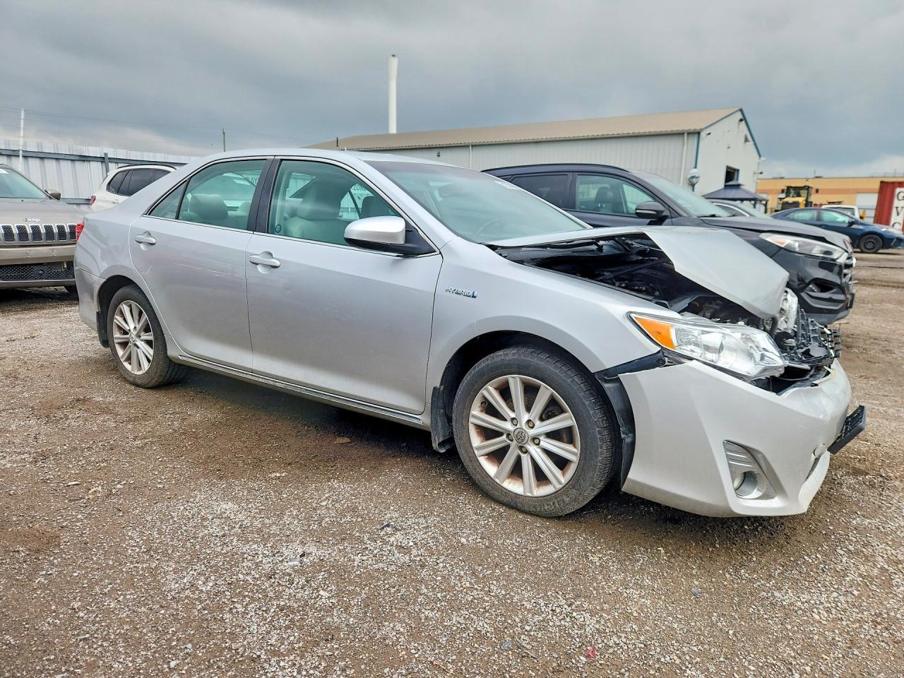 2012 TOYOTA CAMRY HYBRID LE — Фото 4 из 12