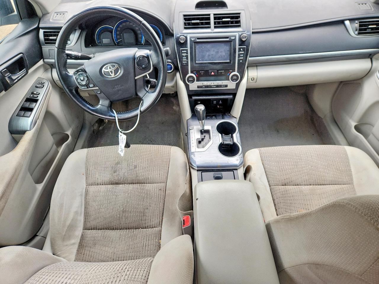 2012 TOYOTA CAMRY HYBRID LE — Фото 8 из 12