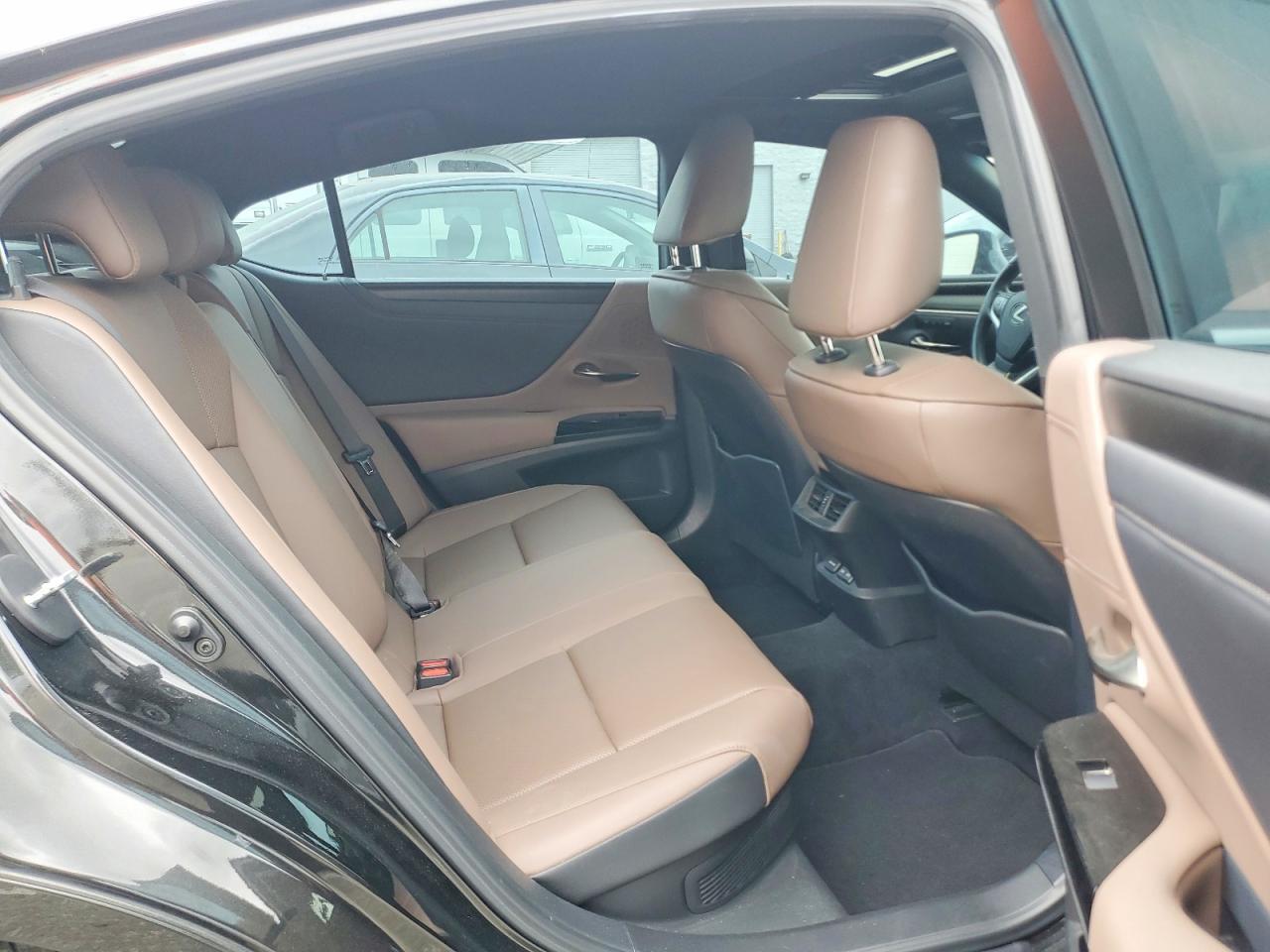 2024 LEXUS ES 300H BASE — Фото 10 из 13