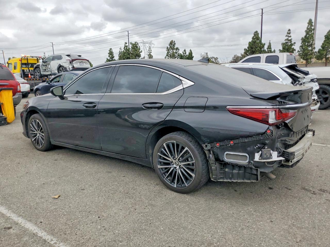 2024 LEXUS ES 300H BASE — Фото 2 из 13