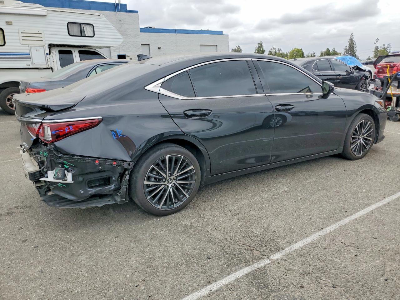 2024 LEXUS ES 300H BASE — Фото 3 из 13