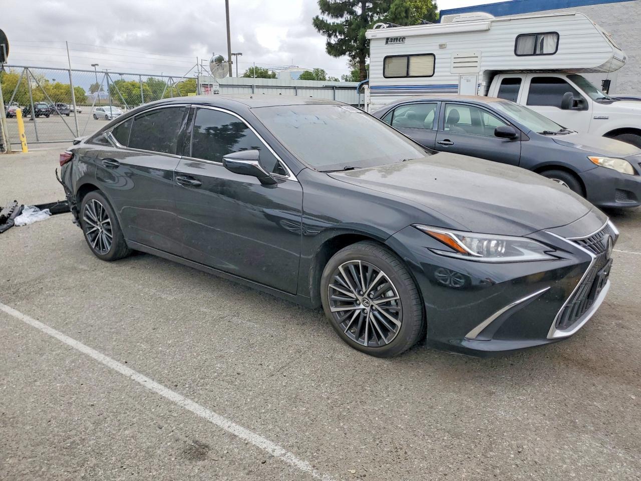 2024 LEXUS ES 300H BASE — Фото 4 из 13
