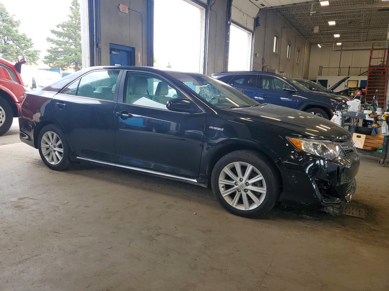 2012 TOYOTA CAMRY HYBRID XLE — Фото 4 из 13