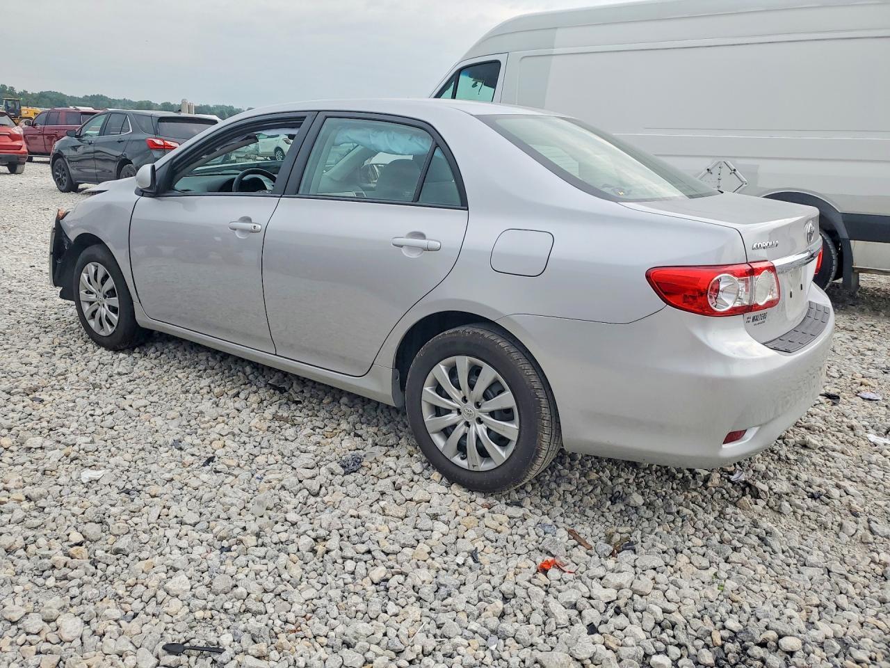 2012 TOYOTA COROLLA LE — Фото 2 из 12