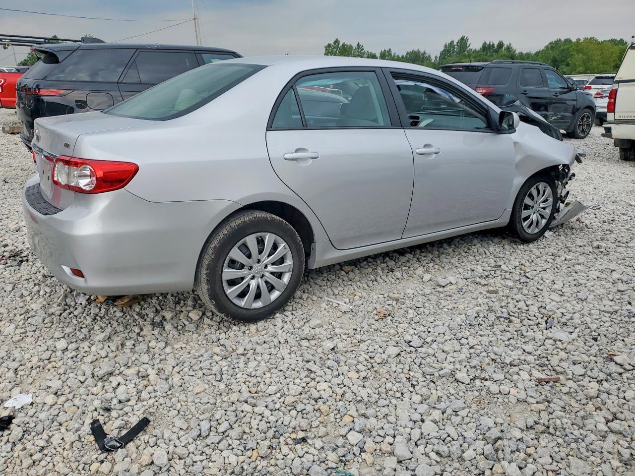 2012 TOYOTA COROLLA LE — Фото 3 из 12