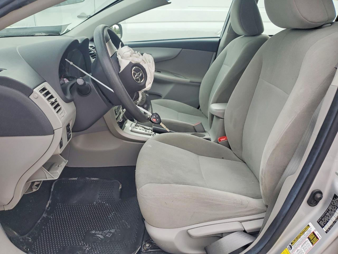 2012 TOYOTA COROLLA LE — Фото 7 из 12