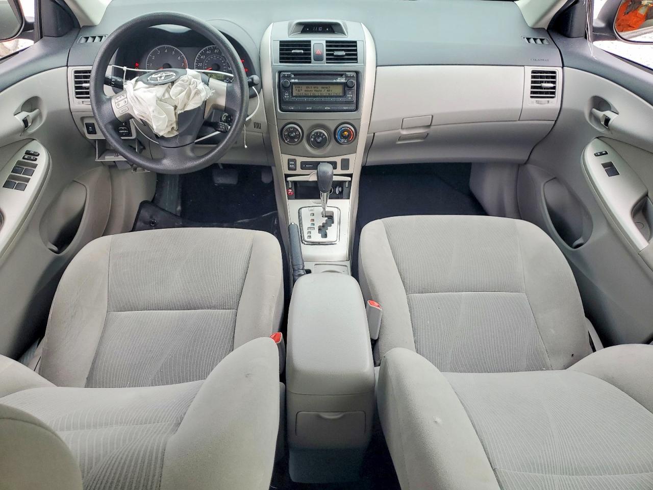 2012 TOYOTA COROLLA LE — Фото 8 из 12