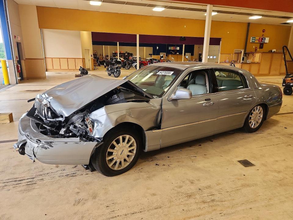 2006 LINCOLN TOWN CAR 1LNHM81VX6Y633403