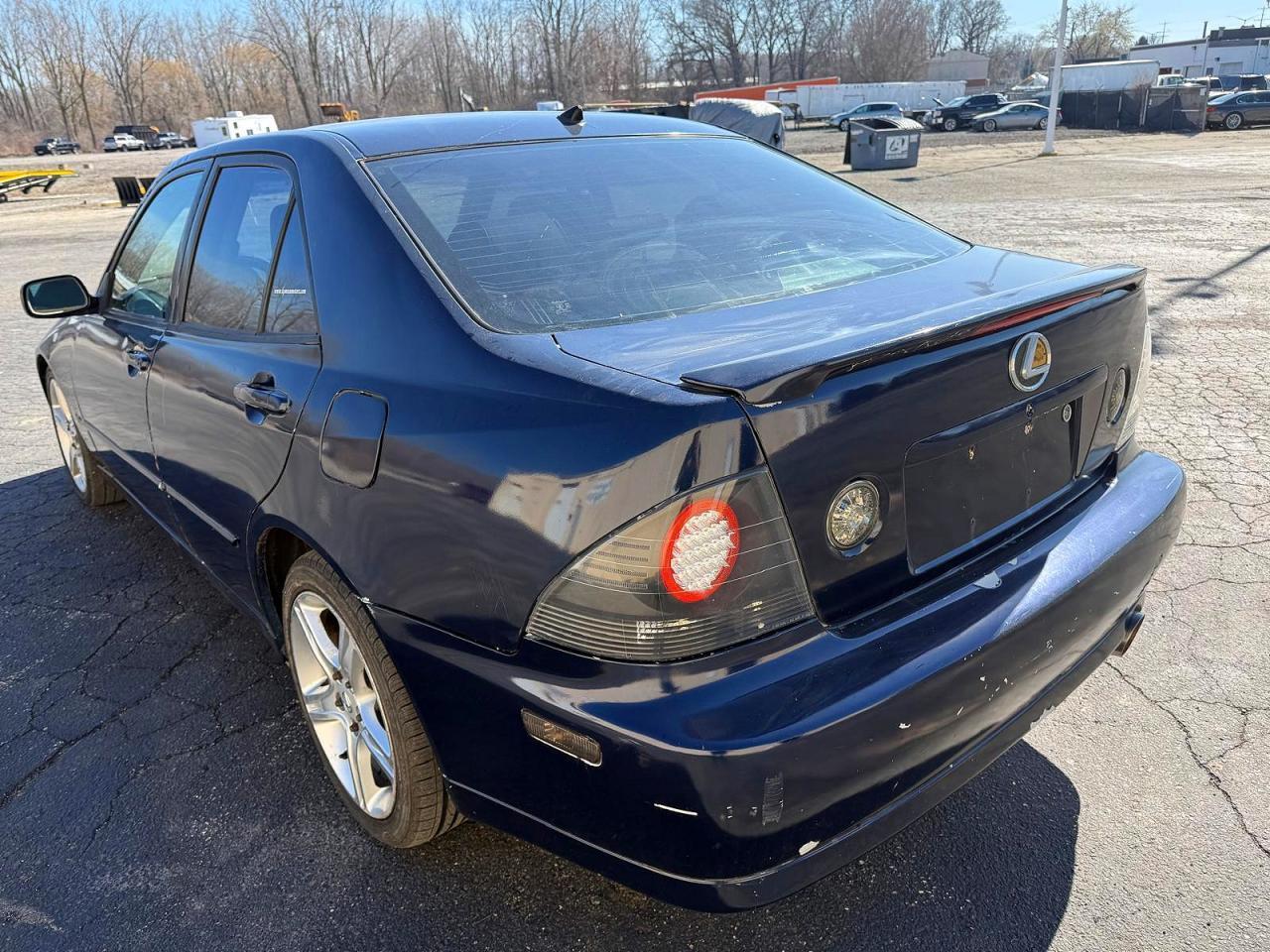 2003 LEXUS IS 300 JTHBD192630080348 — Фото 2 из 10