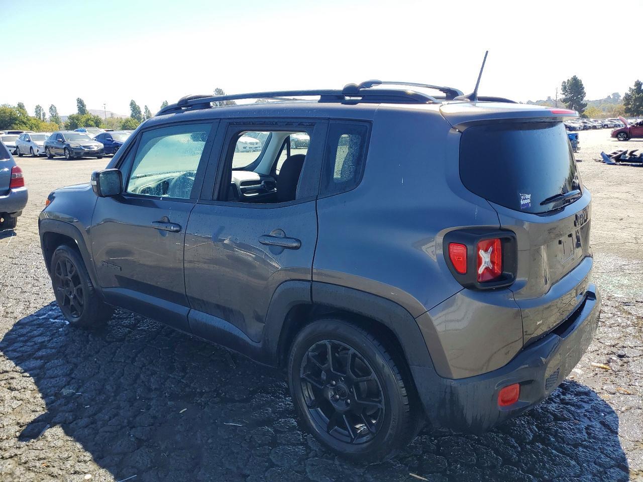 2020 JEEP RENEGADE LATITUDE — Фото 2 из 13