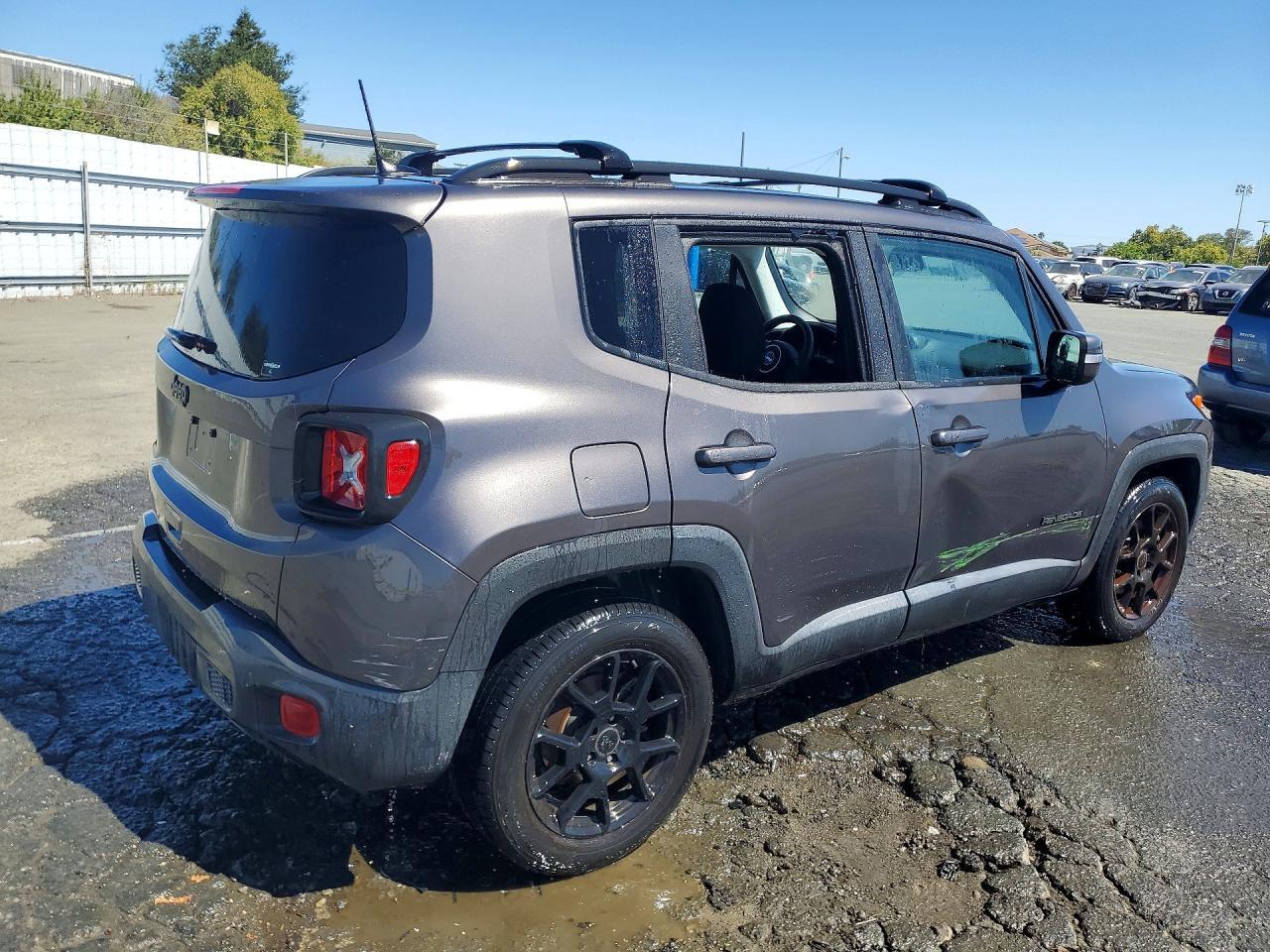 2020 JEEP RENEGADE LATITUDE — Фото 3 из 13