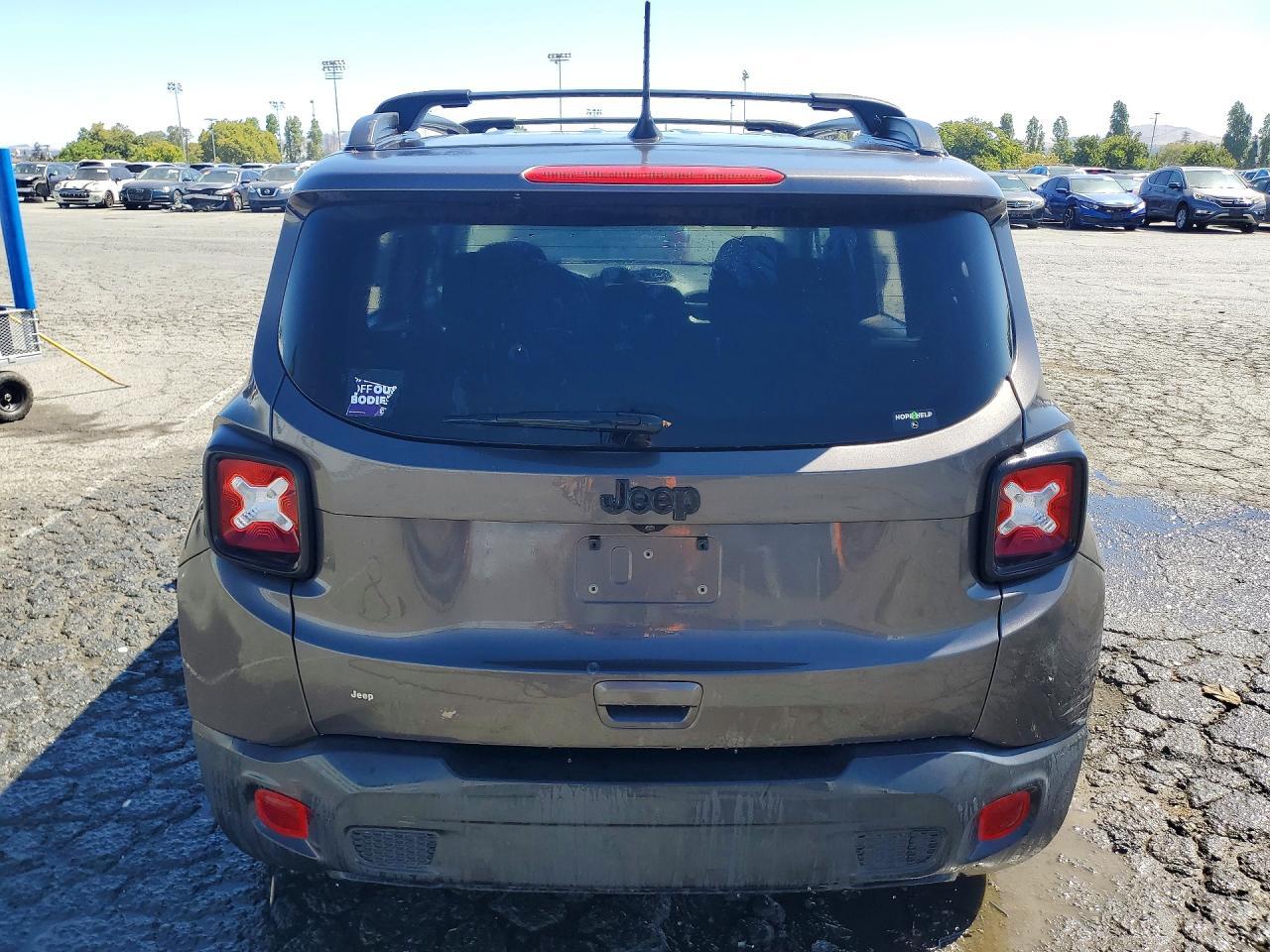 2020 JEEP RENEGADE LATITUDE — Фото 6 из 13