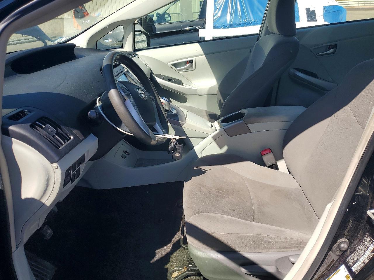 2012 TOYOTA PRIUS TWO — Фото 7 из 12