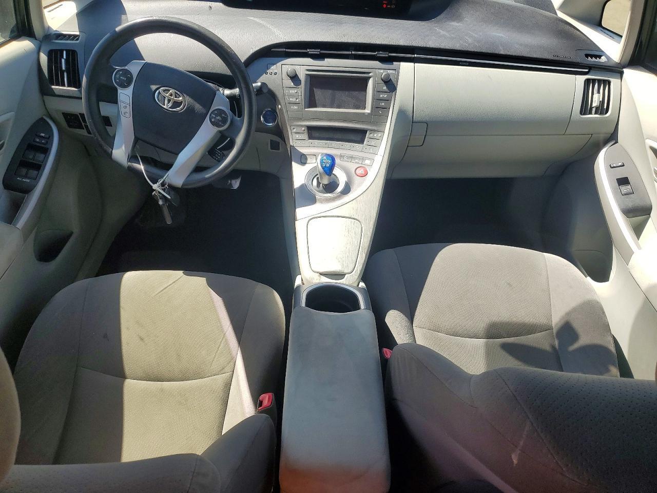 2012 TOYOTA PRIUS TWO — Фото 8 из 12