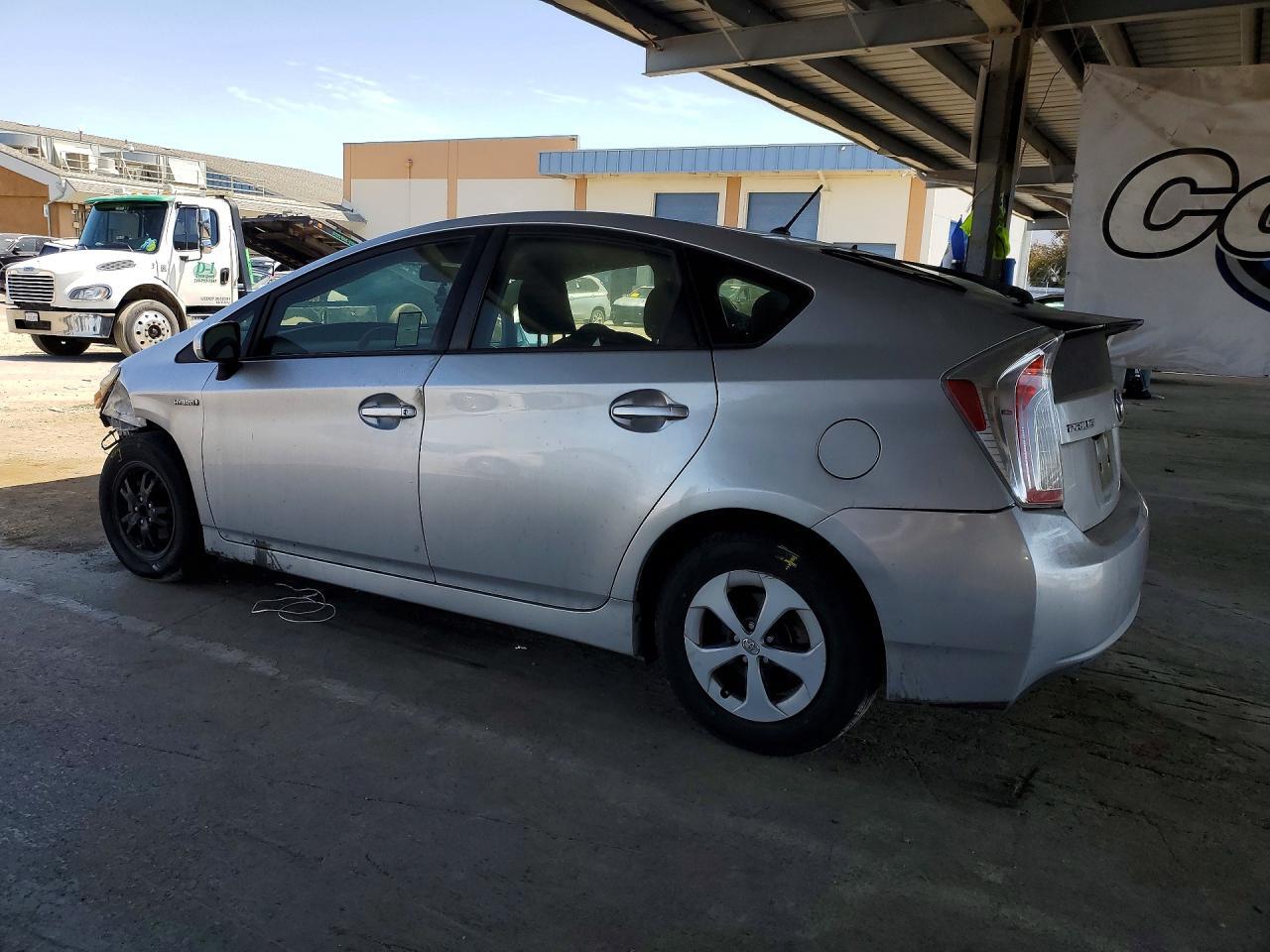 2012 TOYOTA PRIUS TWO — Фото 2 из 12