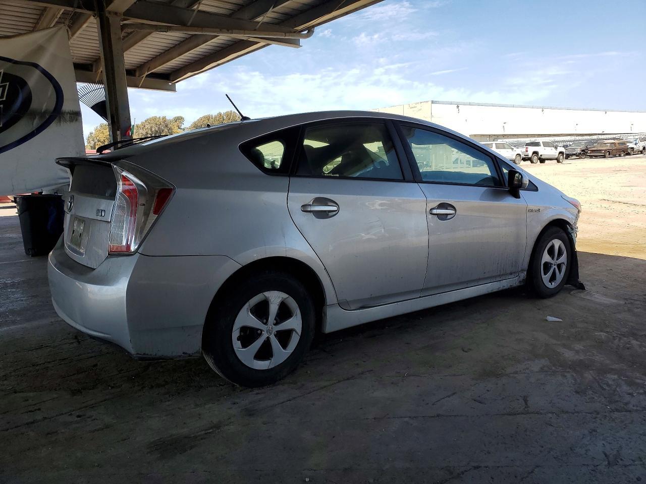 2012 TOYOTA PRIUS TWO — Фото 3 из 12