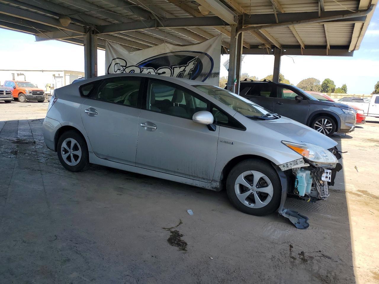 2012 TOYOTA PRIUS TWO — Фото 4 из 12