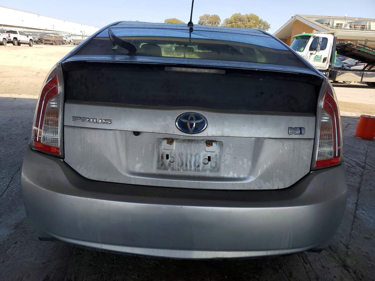 2012 TOYOTA PRIUS TWO — Фото 6 из 12