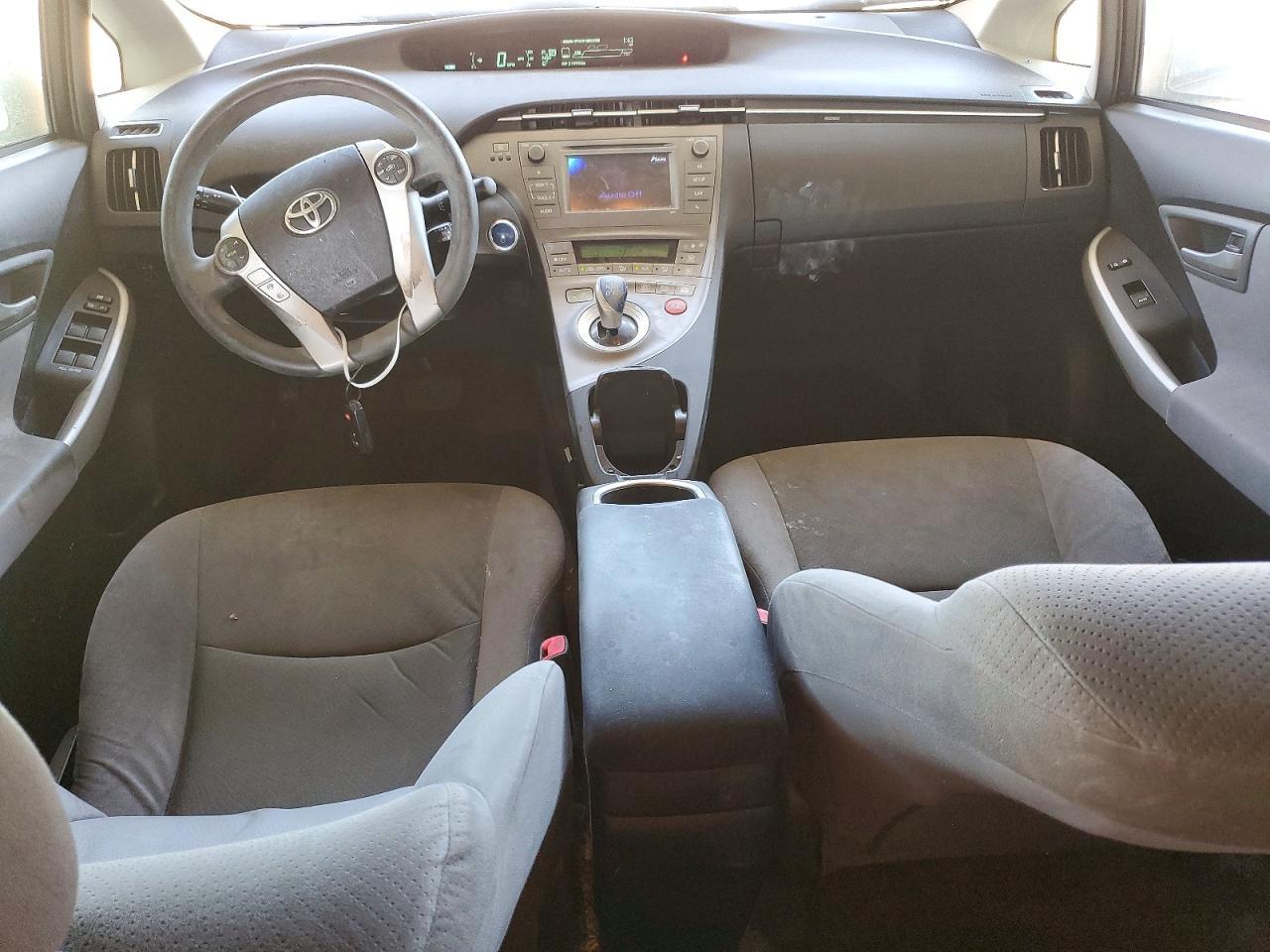 2012 TOYOTA PRIUS TWO — Фото 8 из 12