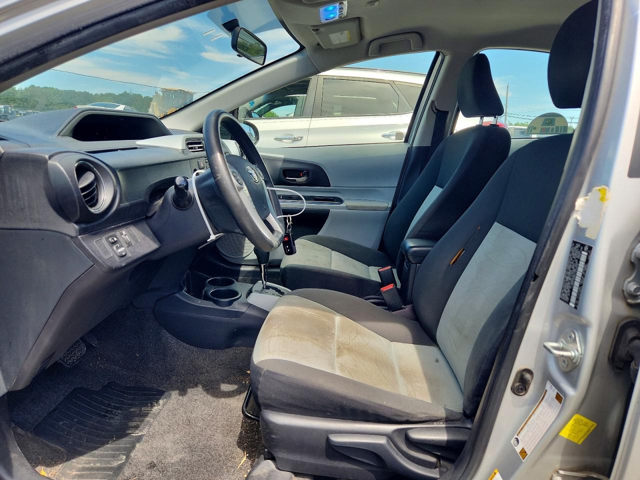 2012 TOYOTA PRIUS C THREE — Фото 7 из 12