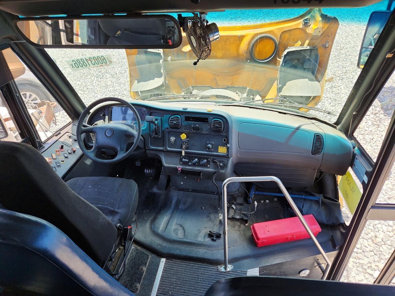 2009 THOMAS SAF-T-LINER C2 - SCHOOL BUS — Фото 5 из 10
