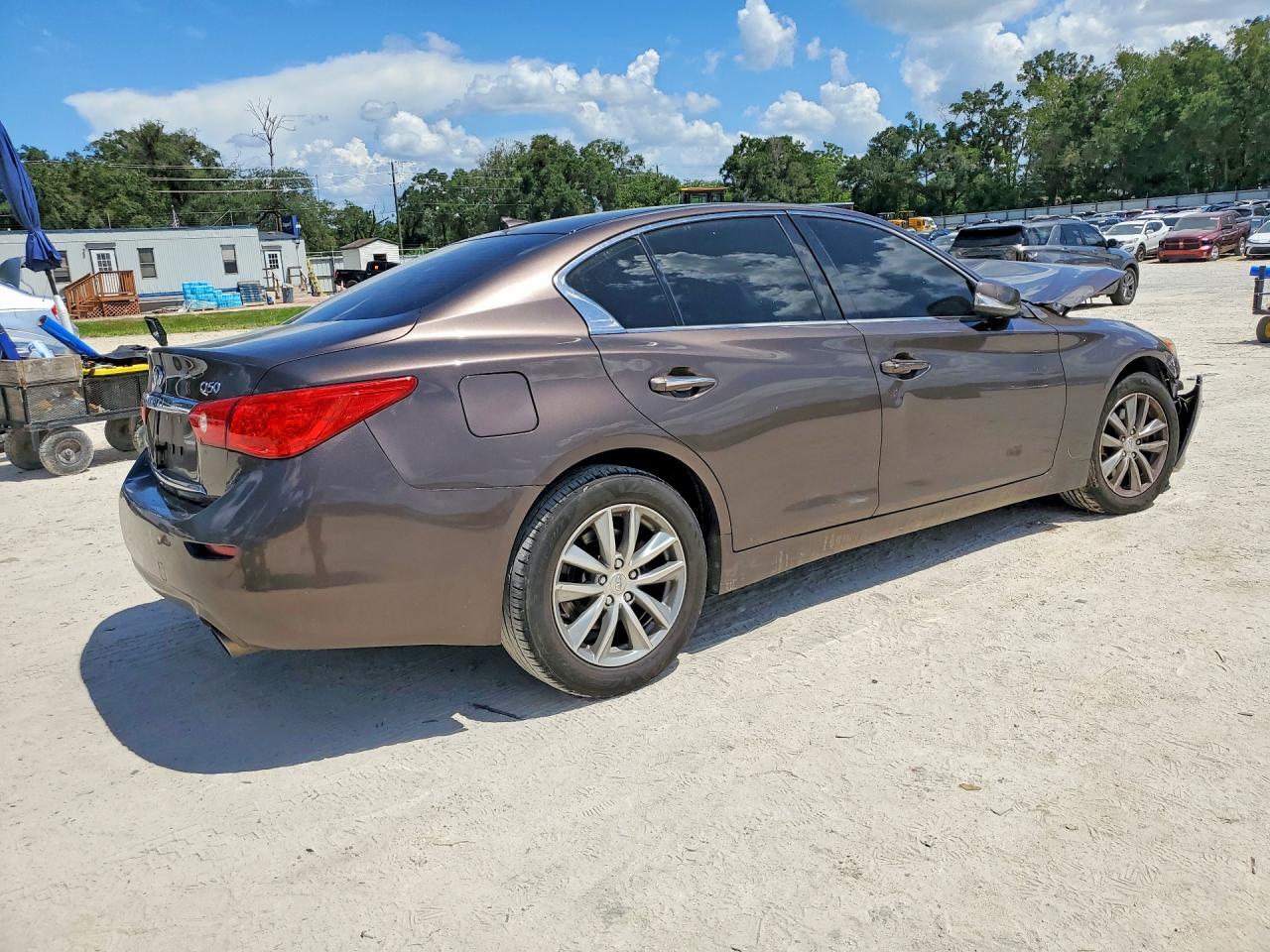 2016 INFINITI Q50 2.0T PREMIUM — Фото 3 из 13