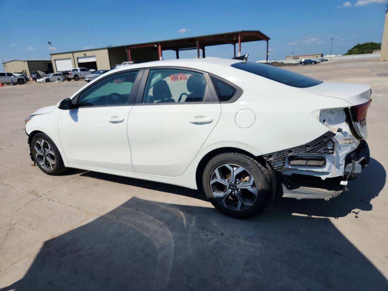 2020 KIA FORTE LXS — Фото 2 из 12