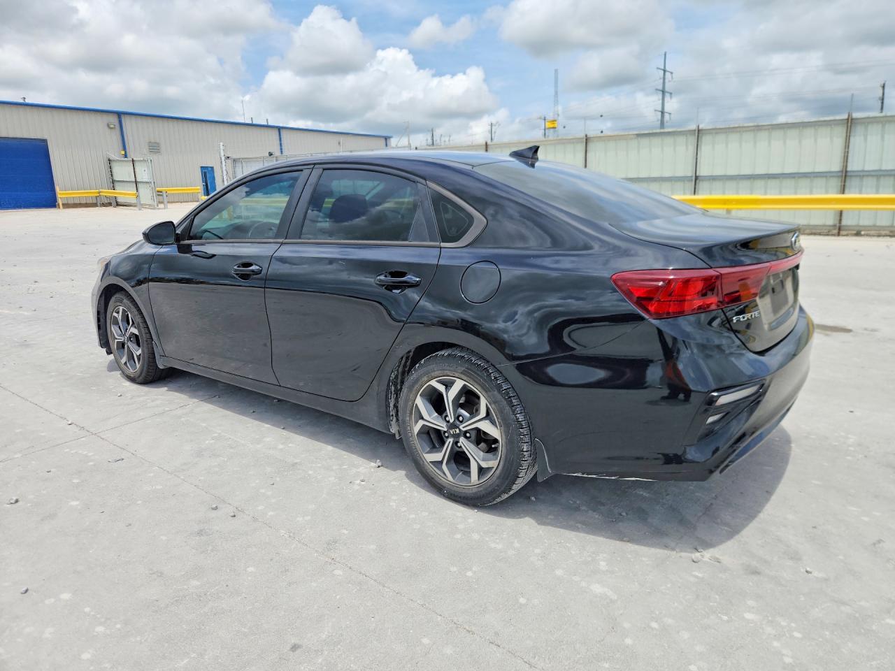 2020 KIA FORTE LXS — Фото 2 из 12