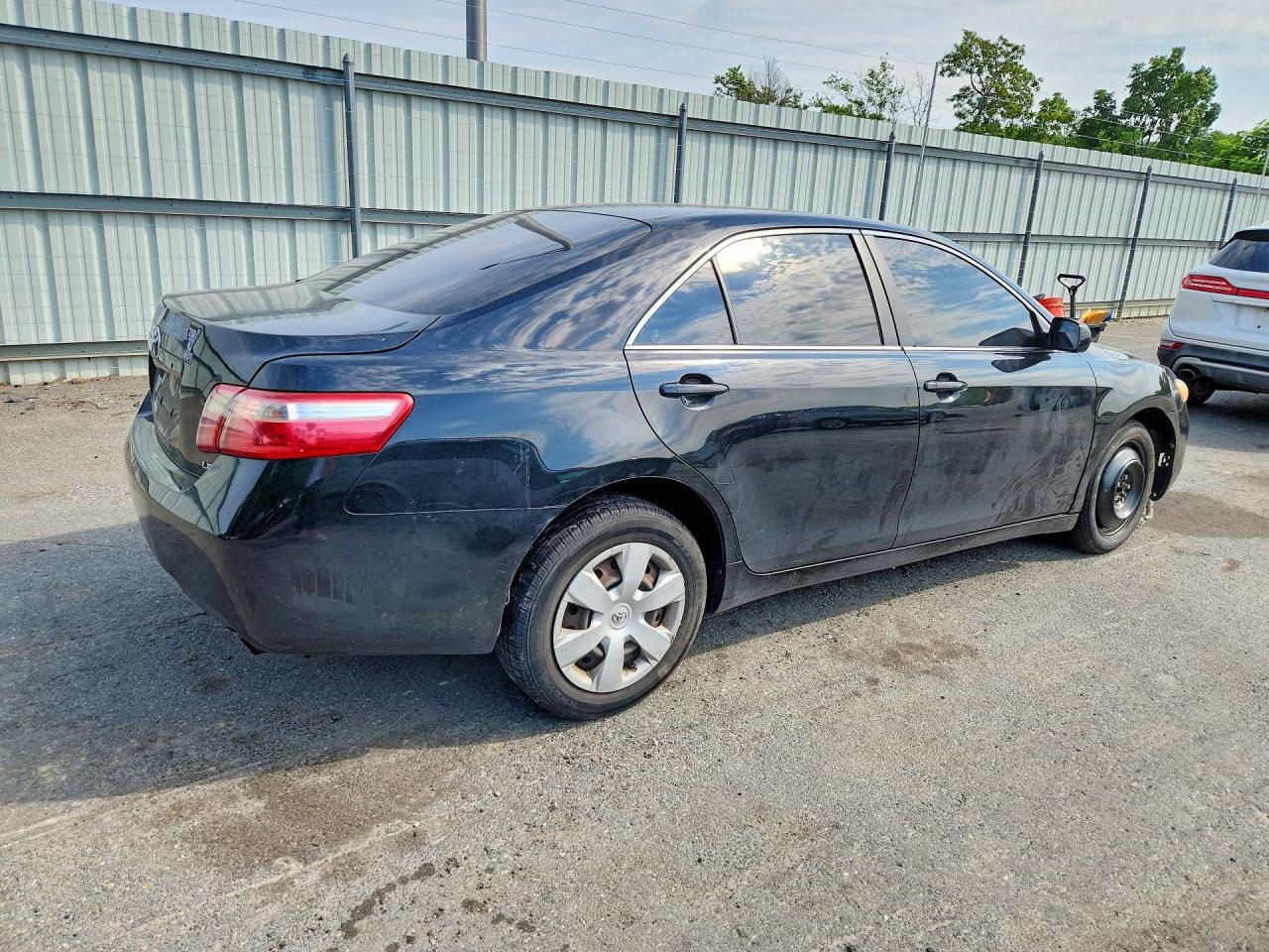 2009 TOYOTA CAMRY LE — Фото 3 из 13