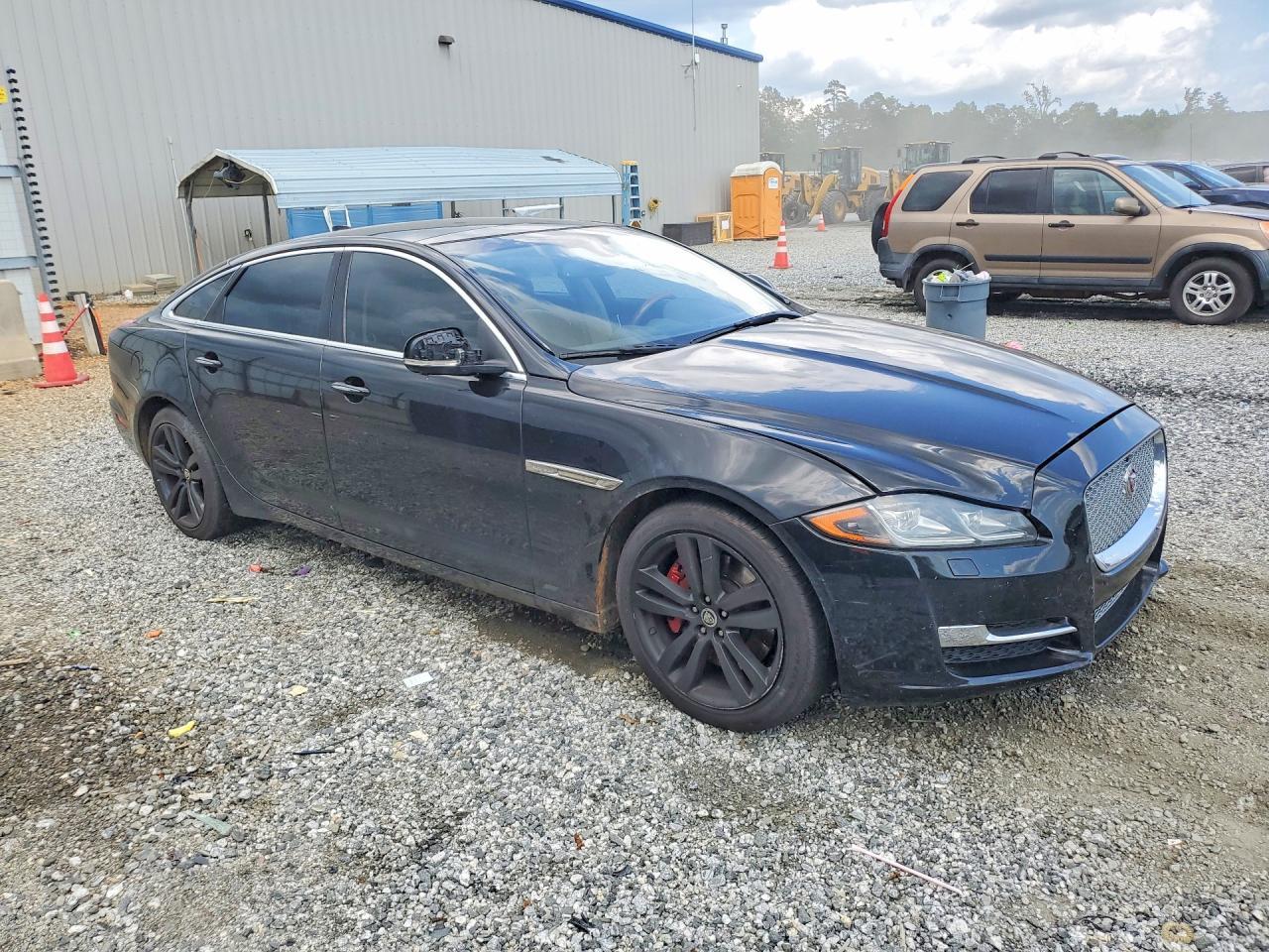 2016 JAGUAR XJL PORTFOLIO — Фото 4 из 12
