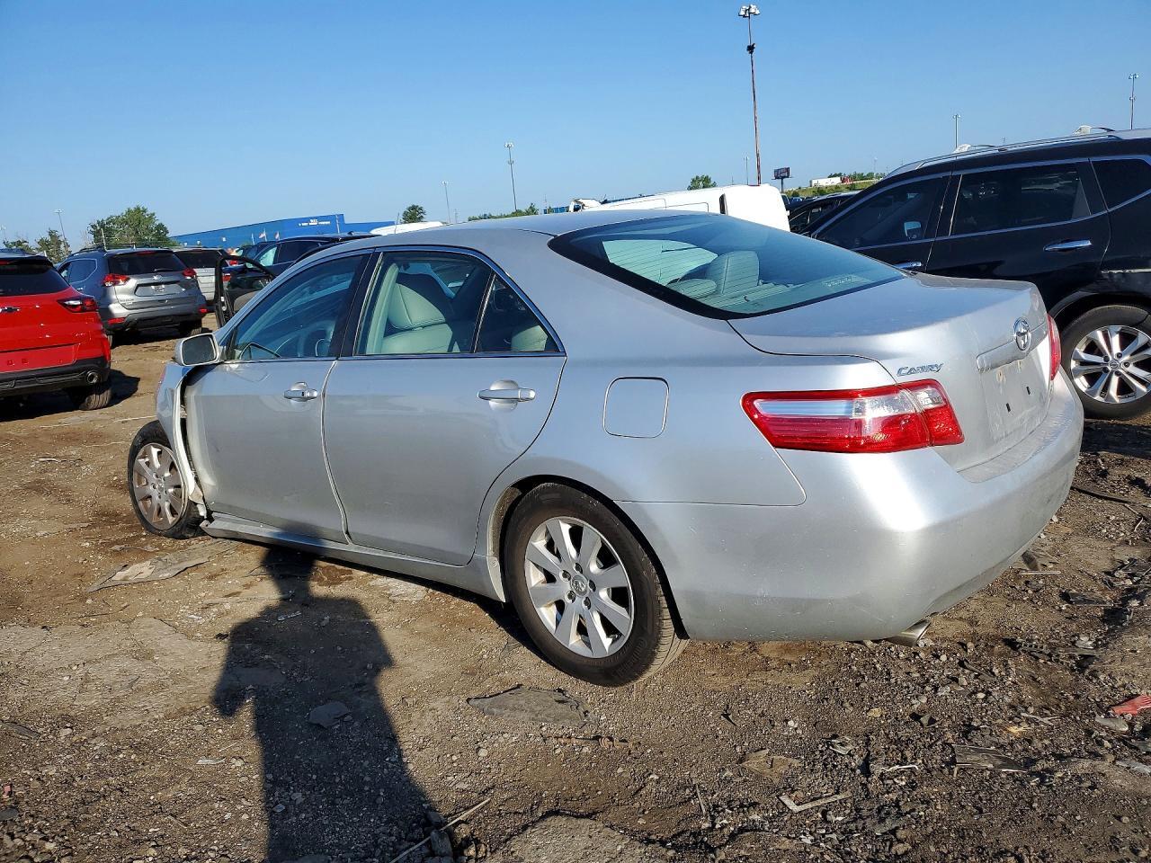 2009 TOYOTA CAMRY XLE V6 — Фото 2 из 12