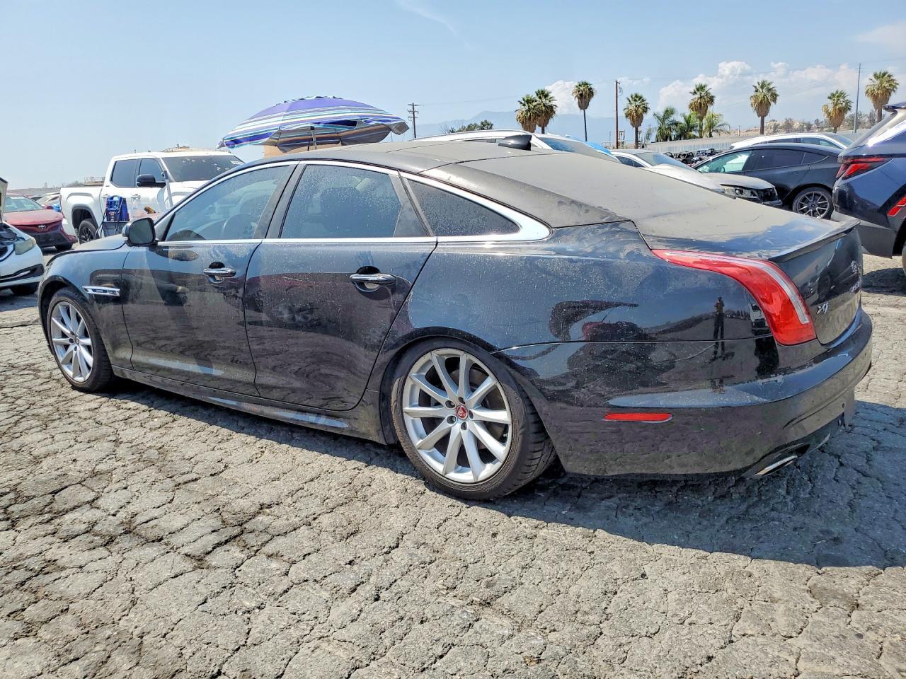 2016 JAGUAR XJ — Фото 2 из 12