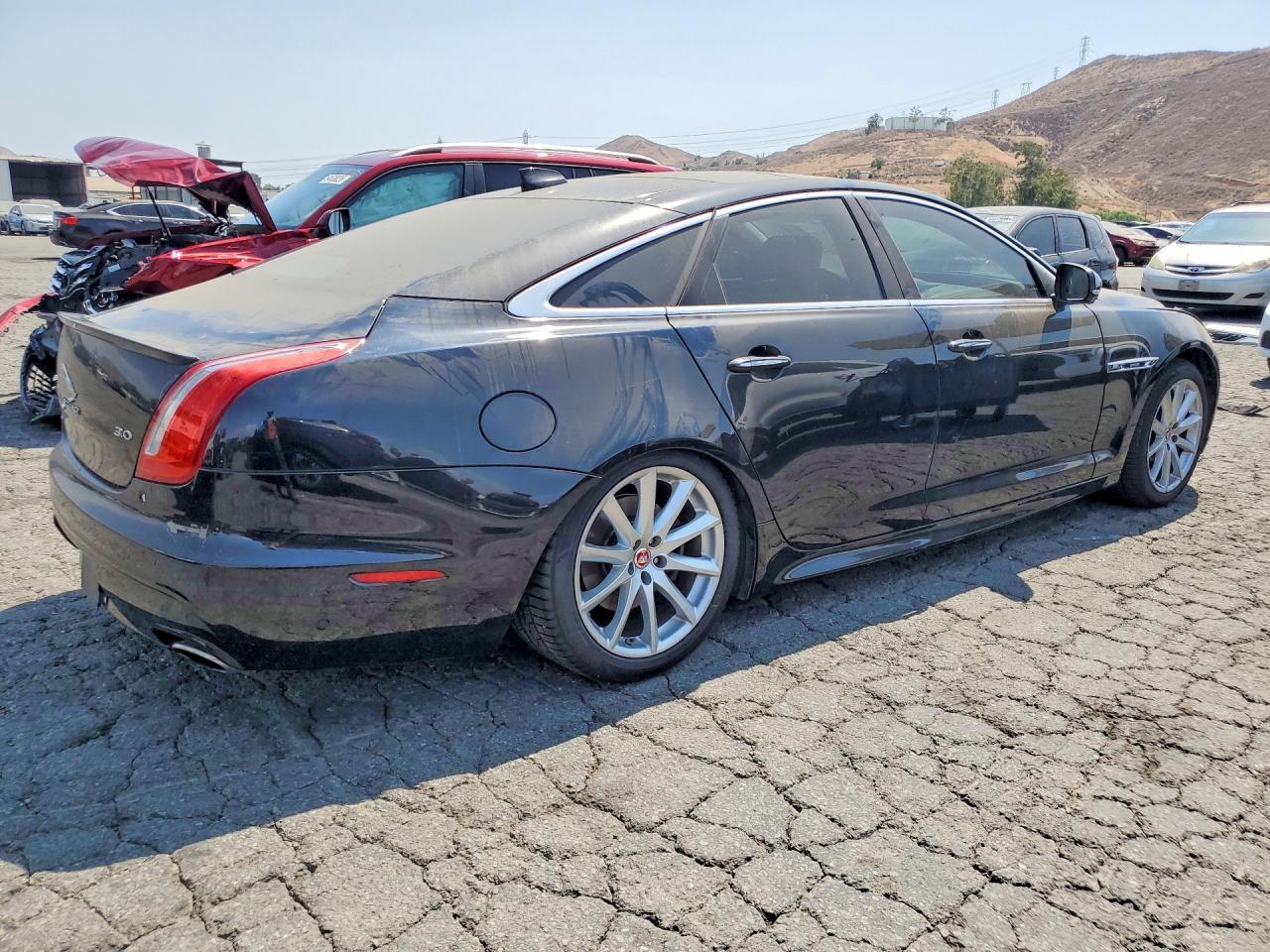 2016 JAGUAR XJ — Фото 3 из 12