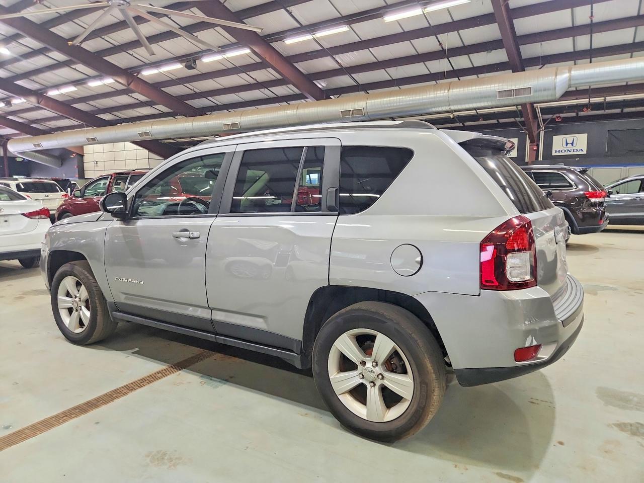 2016 JEEP COMPASS SPORT — Фото 2 из 13