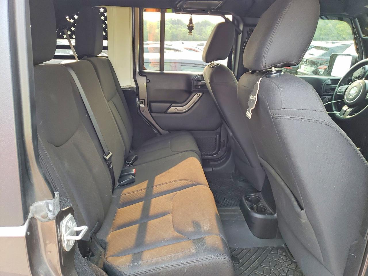2016 JEEP WRANGLER UNLIMITED SPORT — Фото 10 из 12