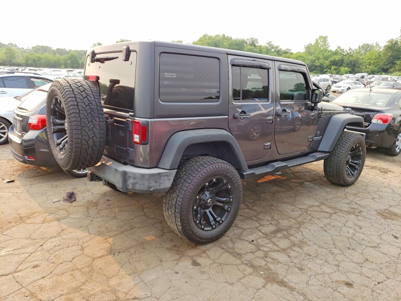 2016 JEEP WRANGLER UNLIMITED SPORT — Фото 3 из 12