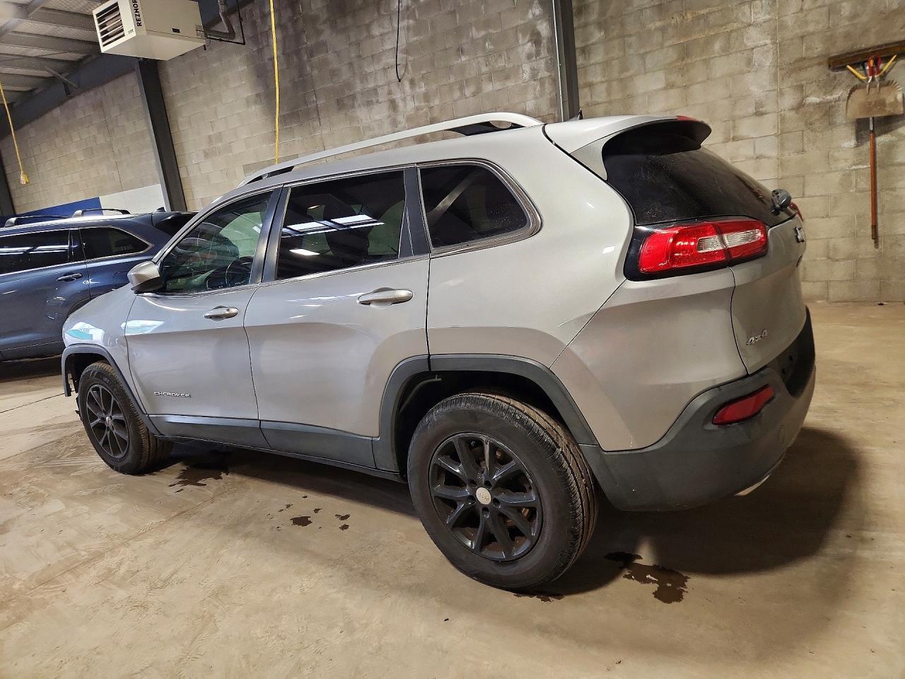 2016 JEEP CHEROKEE LATITUDE — Фото 2 из 14