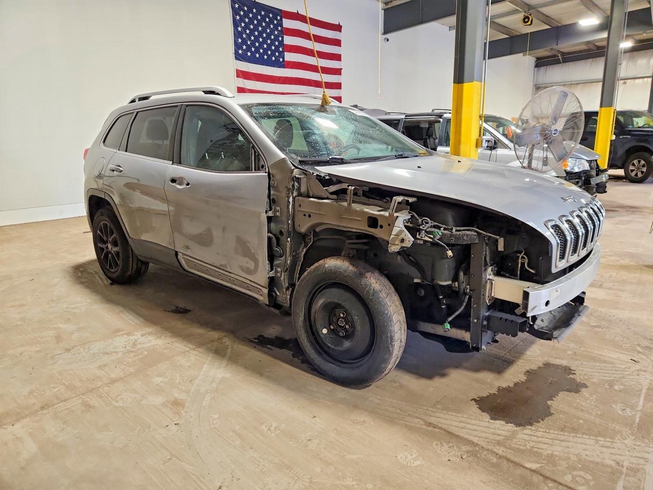 2016 JEEP CHEROKEE LATITUDE — Фото 4 из 14