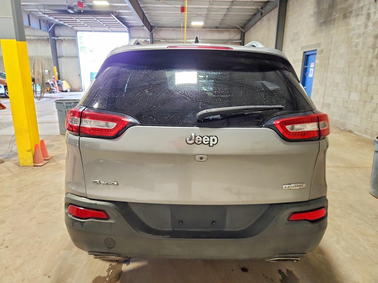 2016 JEEP CHEROKEE LATITUDE — Фото 6 из 14