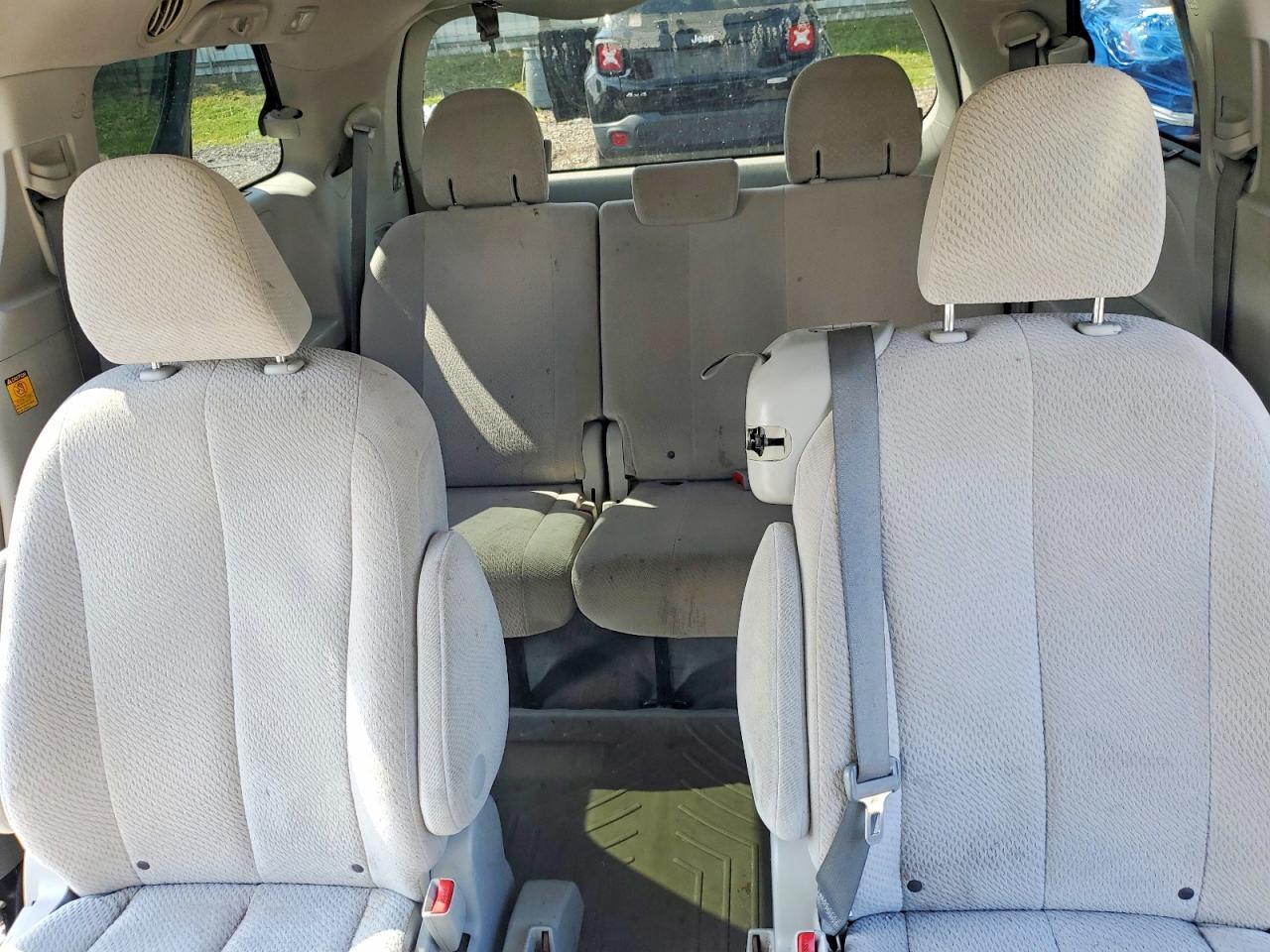2012 TOYOTA SIENNA LE — Фото 10 из 13